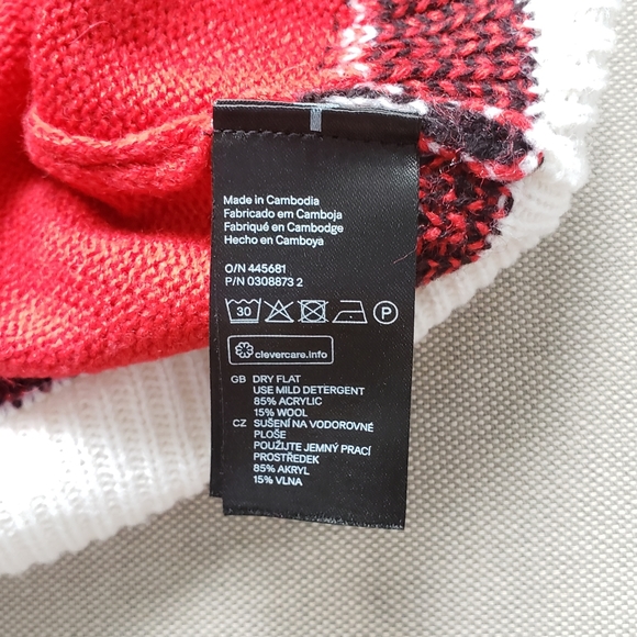 H&M Men's Santa Holiday Sweater - Picture 5 of 6